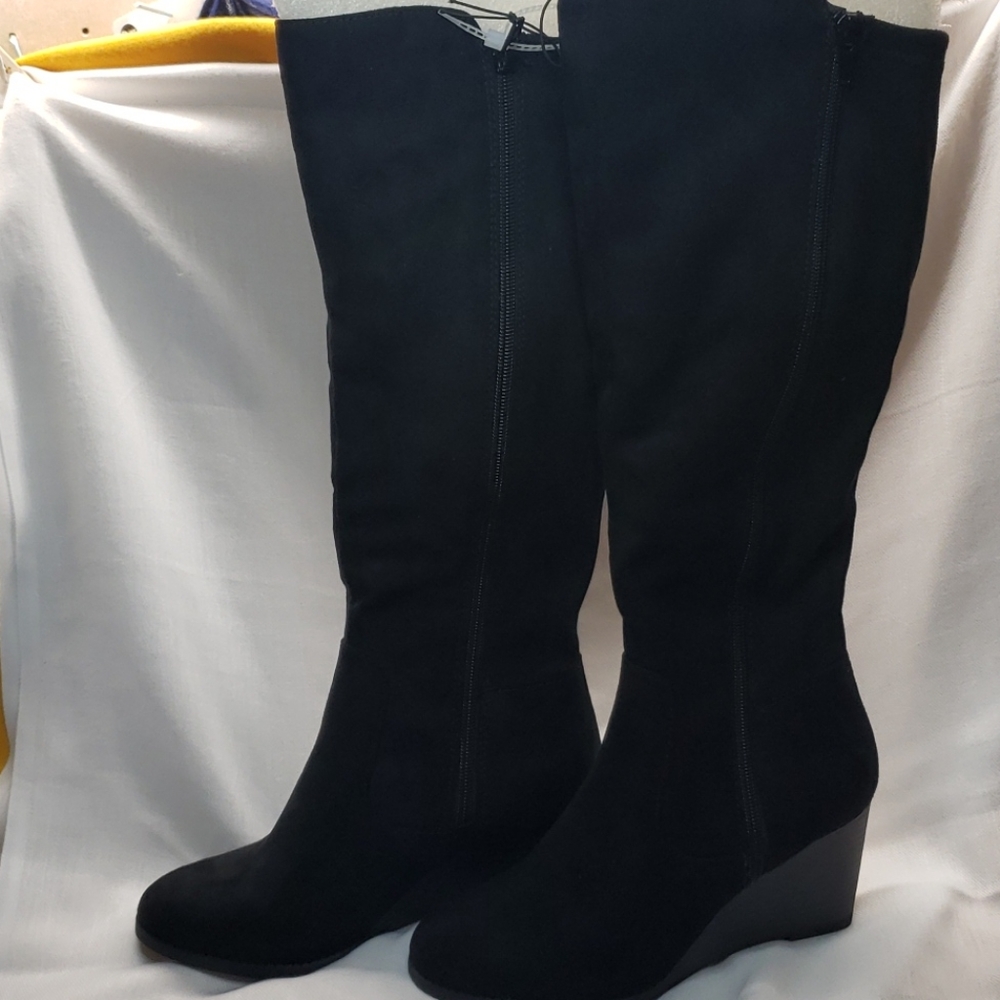 Boots - Picture 2 of 8